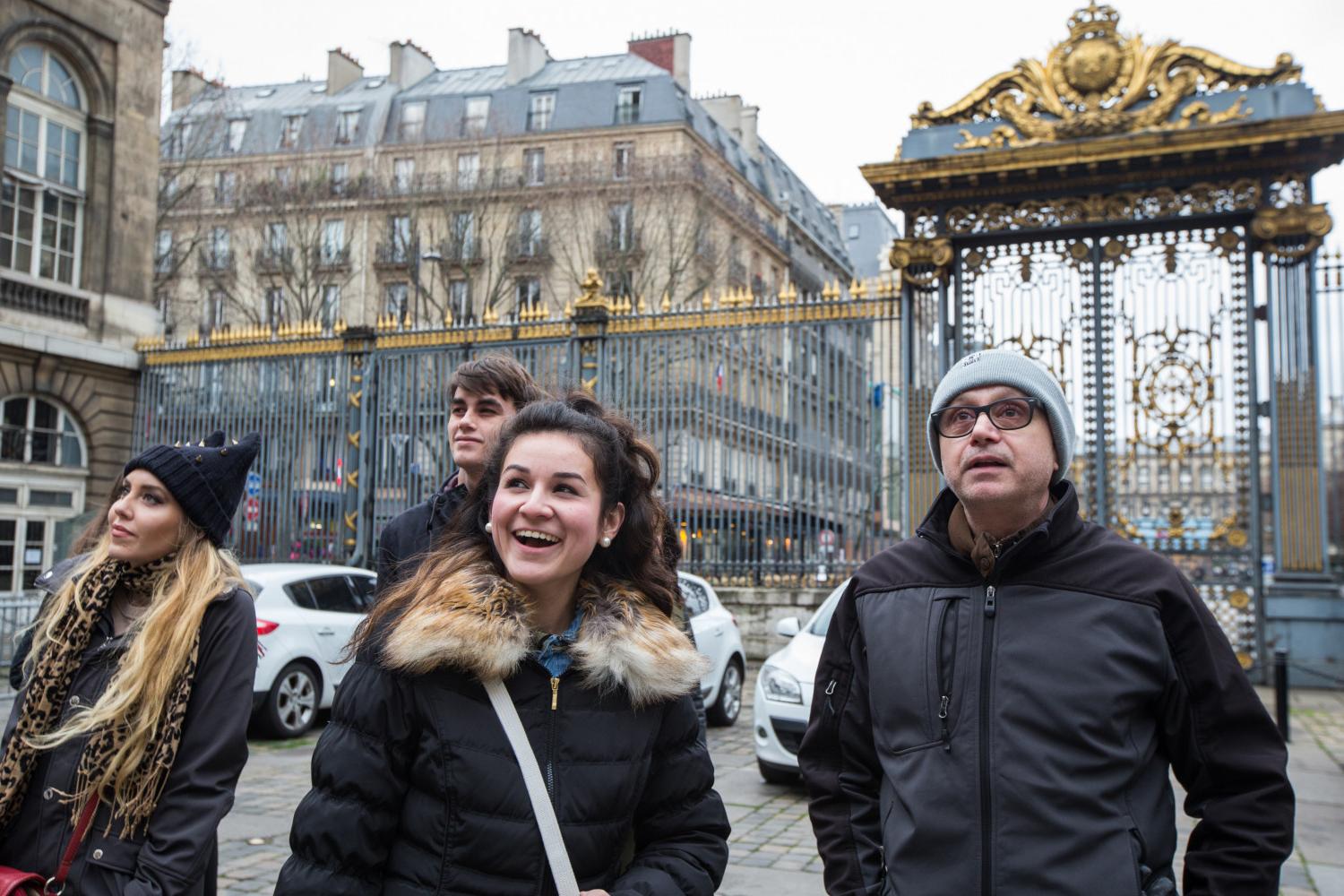 <a href='http://9gy.ngskmc-eis.net/'>全球十大赌钱排行app</a>学院法语教授Pascal Rollet带领学生们到巴黎游学.